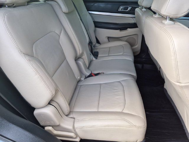 Used 2018 Ford Explorer XLT w/ Equipment Group 202A AWD/4WD image 19