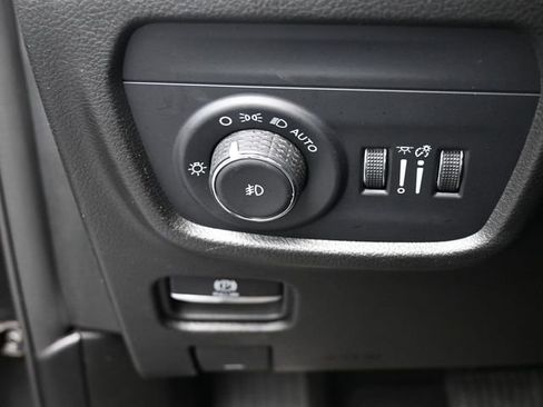 Used 2024 Jeep Grand Cherokee L Limited w/ Luxury Tech Group II image 20