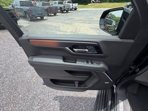 Used 2025 GMC Yukon XL Denali w/ Sun & Power Step Package AWD/4WD image 6