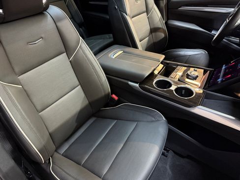 Certified 2025 Cadillac Escalade ESV Premium Luxury image 61