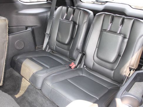 Used 2016 Ford Explorer XLT w/ Equipment Group 202A AWD/4WD image 21