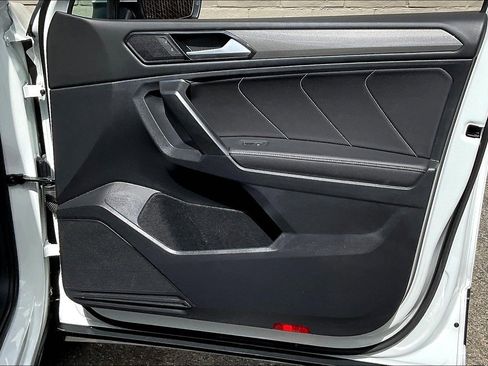 Certified 2022 Volkswagen Tiguan SE w/ Panoramic Sunroof Package image 23