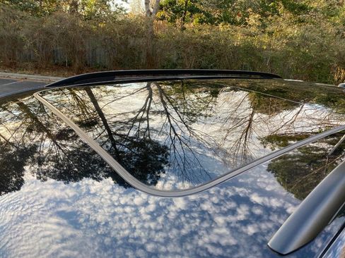 Used 2021 Volkswagen Tiguan SE image 41