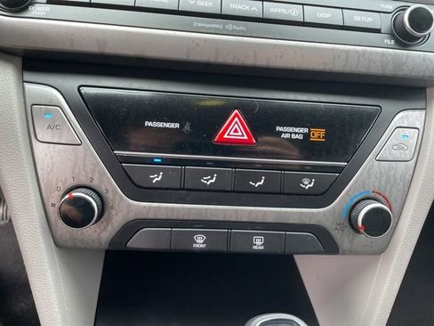 Used 2018 Hyundai Elantra SEL image 17