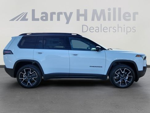 New 2026 Jeep Cherokee Overland image 6