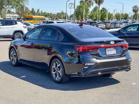 Used 2019 Kia Forte LXS FWD image 2