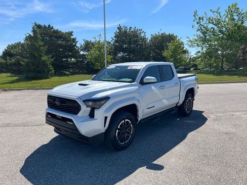 Used 2026 Toyota Tacoma TRD Sport AWD/4WD image 1