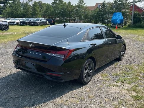 Used 2022 Hyundai Elantra SEL w/ Convenience Package FWD image 5