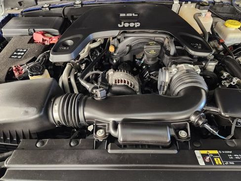 Used 2020 Jeep Wrangler Unlimited Rubicon w/ Dual Top Group AWD/4WD image 29