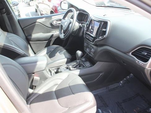 Used 2021 Jeep Cherokee Limited image 32