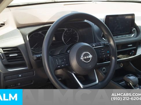 Used 2023 Nissan Rogue SV FWD image 5