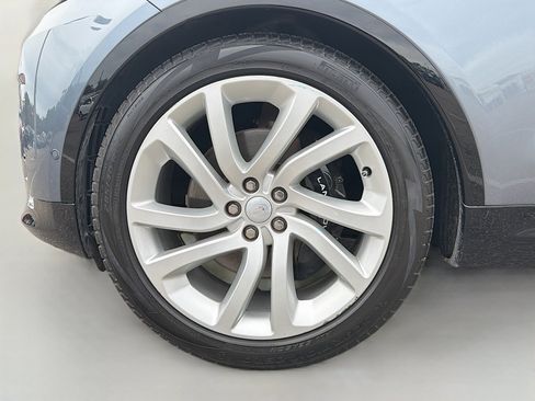 Used 2023 Land Rover Discovery Metropolitan Edition image 44