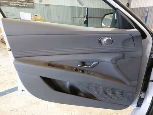 Certified 2025 Hyundai Elantra SEL image 28