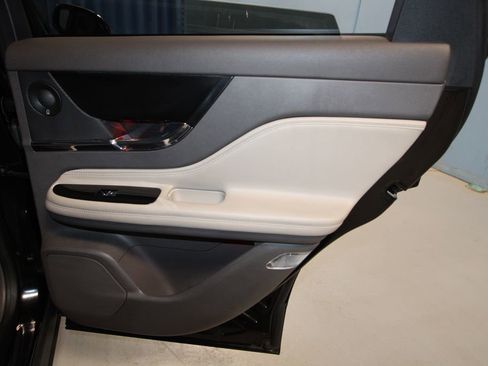 Used 2022 Lincoln Corsair Reserve w/ Luxury Package image 27