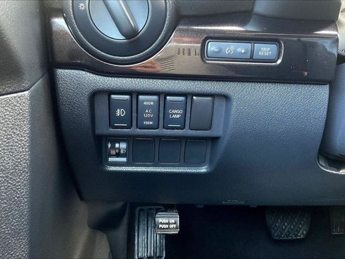 Used 2019 Nissan Titan SV w/ SV Convenience Package image 23