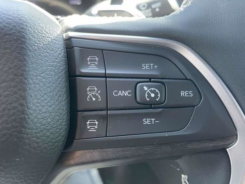 Used 2025 Jeep Grand Cherokee Limited w/ Luxury Tech Group II image 33