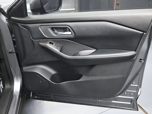 Certified 2026 Nissan Rogue SV AWD/4WD image 17