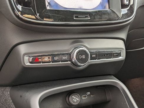 Certified 2025 Volvo XC40 B5 Plus image 18