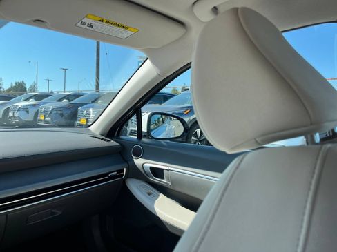 Used 2025 Hyundai Sonata SEL FWD image 36