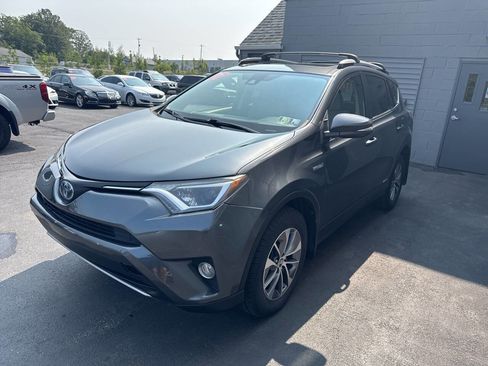 Used 2017 Toyota RAV4 XLE image 3
