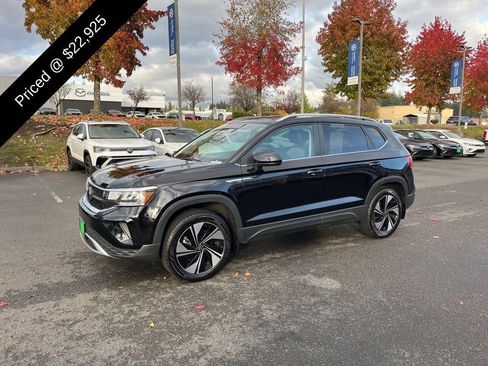 Used 2024 Volkswagen Taos SE image 4