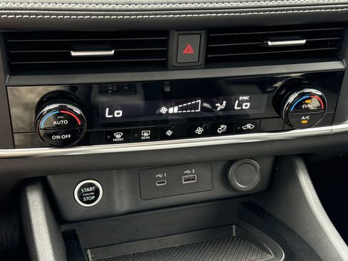 Used 2023 Nissan Rogue SV FWD image 24
