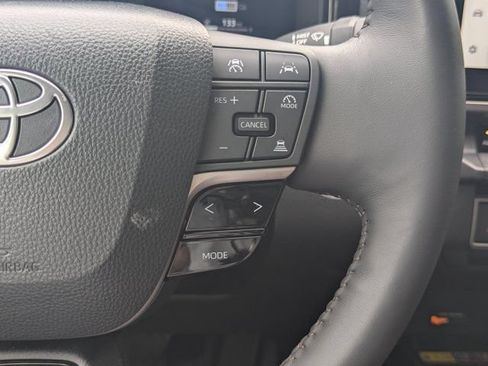 Used 2025 Toyota Camry XLE FWD image 22