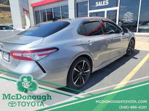 Used 2020 Toyota Camry XSE image 4