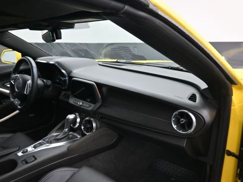 Used 2018 Chevrolet Camaro SS RWD image 8