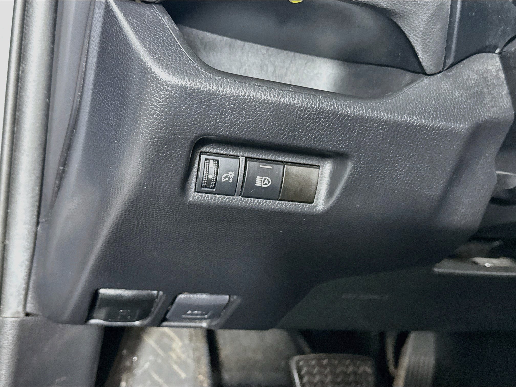 Certified 2021 Toyota RAV4 LE AWD/4WD image 11