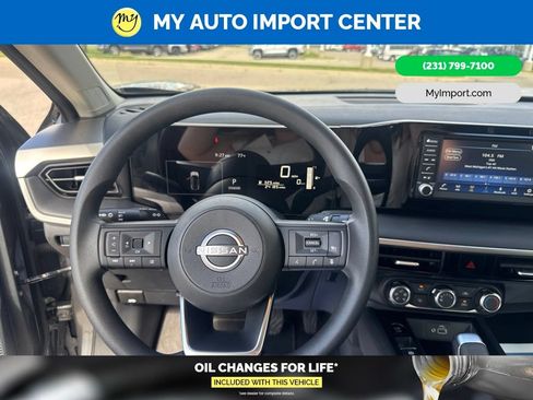 Used 2025 Nissan Kicks S AWD/4WD image 14