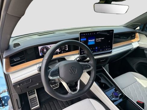 Used 2025 Volkswagen Tiguan SEL R-Line AWD/4WD image 26