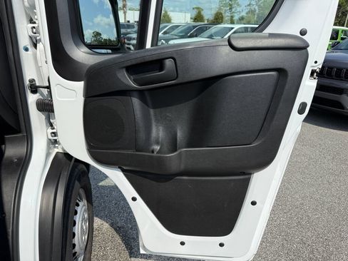 Used 2025 RAM ProMaster 2500 w/ Convenience Group FWD image 9