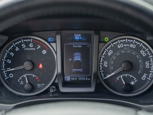 Used 2021 Toyota Tacoma TRD Off-Road AWD/4WD image 24