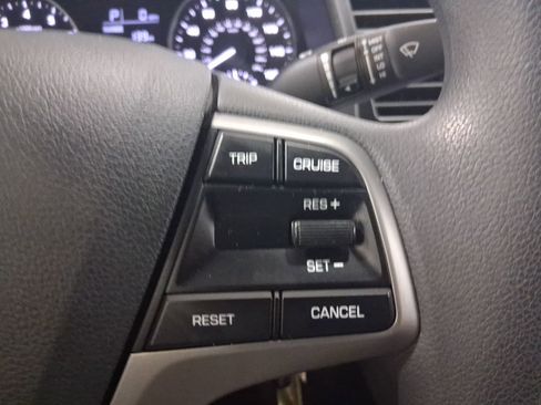 Used 2017 Hyundai Elantra SE FWD image 23