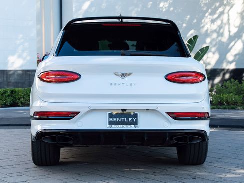 Used 2023 Bentley Bentayga image 47