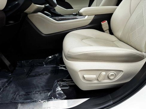Used 2021 Toyota Highlander Platinum image 14