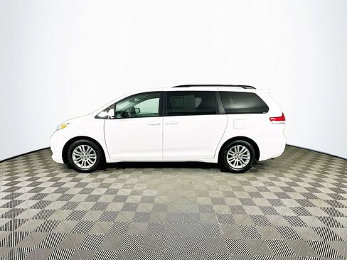 Used 2011 Toyota Sienna XLE image 6