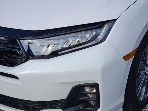 Used 2025 Honda Odyssey Touring image 8