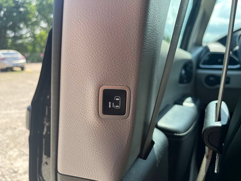 Used 2024 Chrysler Pacifica Touring-L FWD image 29
