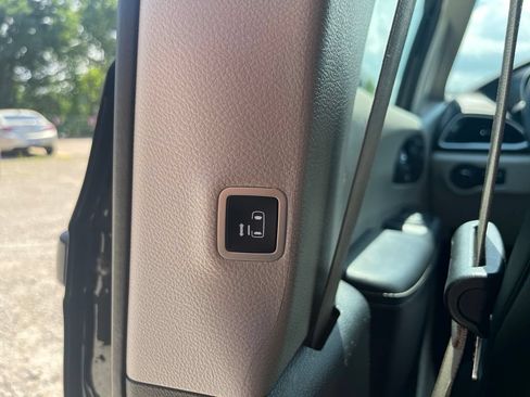 Used 2024 Chrysler Pacifica Touring-L FWD image 29