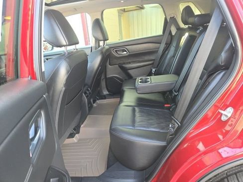 Used 2024 Nissan Rogue Platinum AWD/4WD image 19
