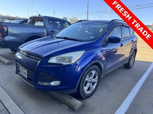 Used 2016 Ford Escape SE w/ Equipment Group 201A image 2