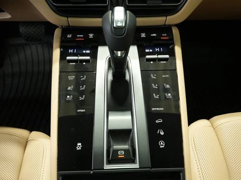 New 2026 Porsche Macan AWD/4WD image 22