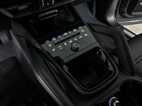 New 2025 Porsche Cayenne Coupe image 18