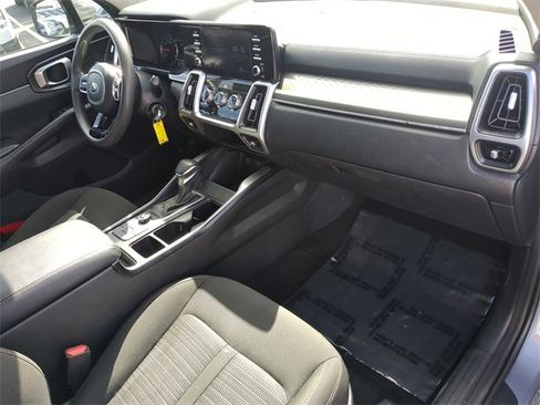 Used 2021 Kia Sorento LX image 13