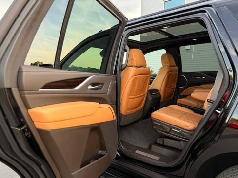 Used 2021 Cadillac Escalade Sport w/ LPO, ONYX Package AWD/4WD image 32
