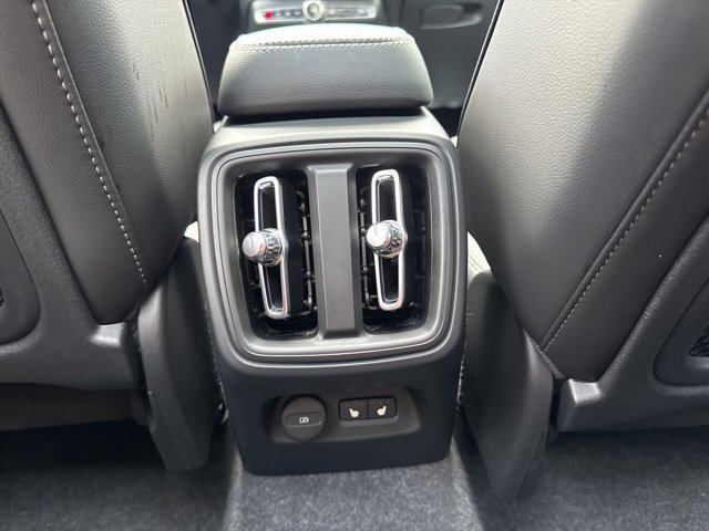 Certified 2025 Volvo XC40 B5 Plus AWD/4WD image 16