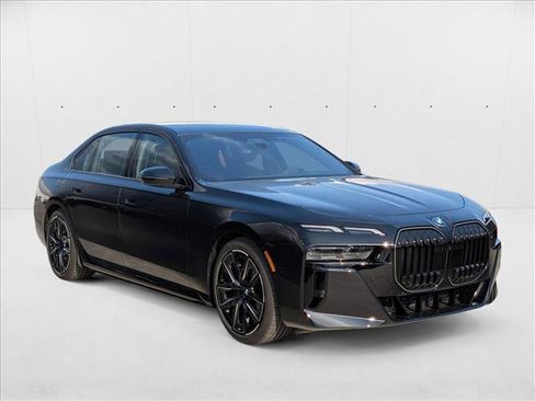 Used 2026 BMW i7 eDrive50 w/ M Sport Package image 6