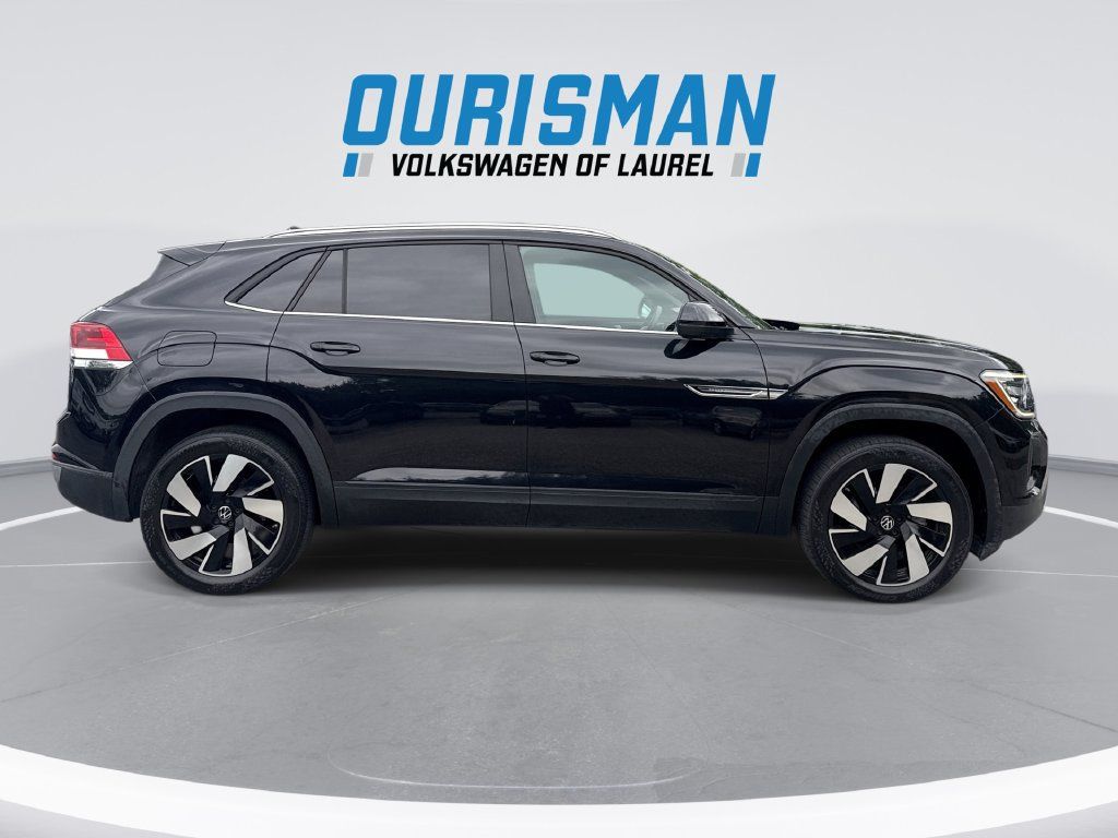 Used 2024 Volkswagen Atlas Cross Sport SE FWD image 9